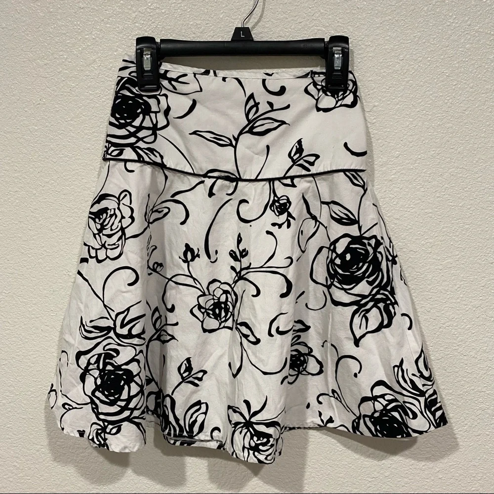 Kids Amy Byer Girls White Black Floral Graphic Print Skirt Size 12 L